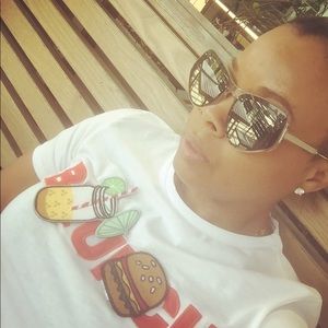 Meet your Posher, Simone